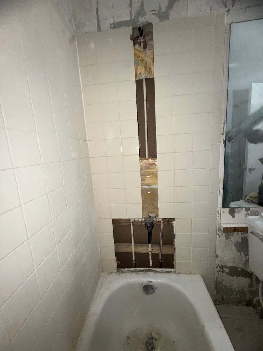Tile installation and renewal work for bathroom remodel in South Miami Heights