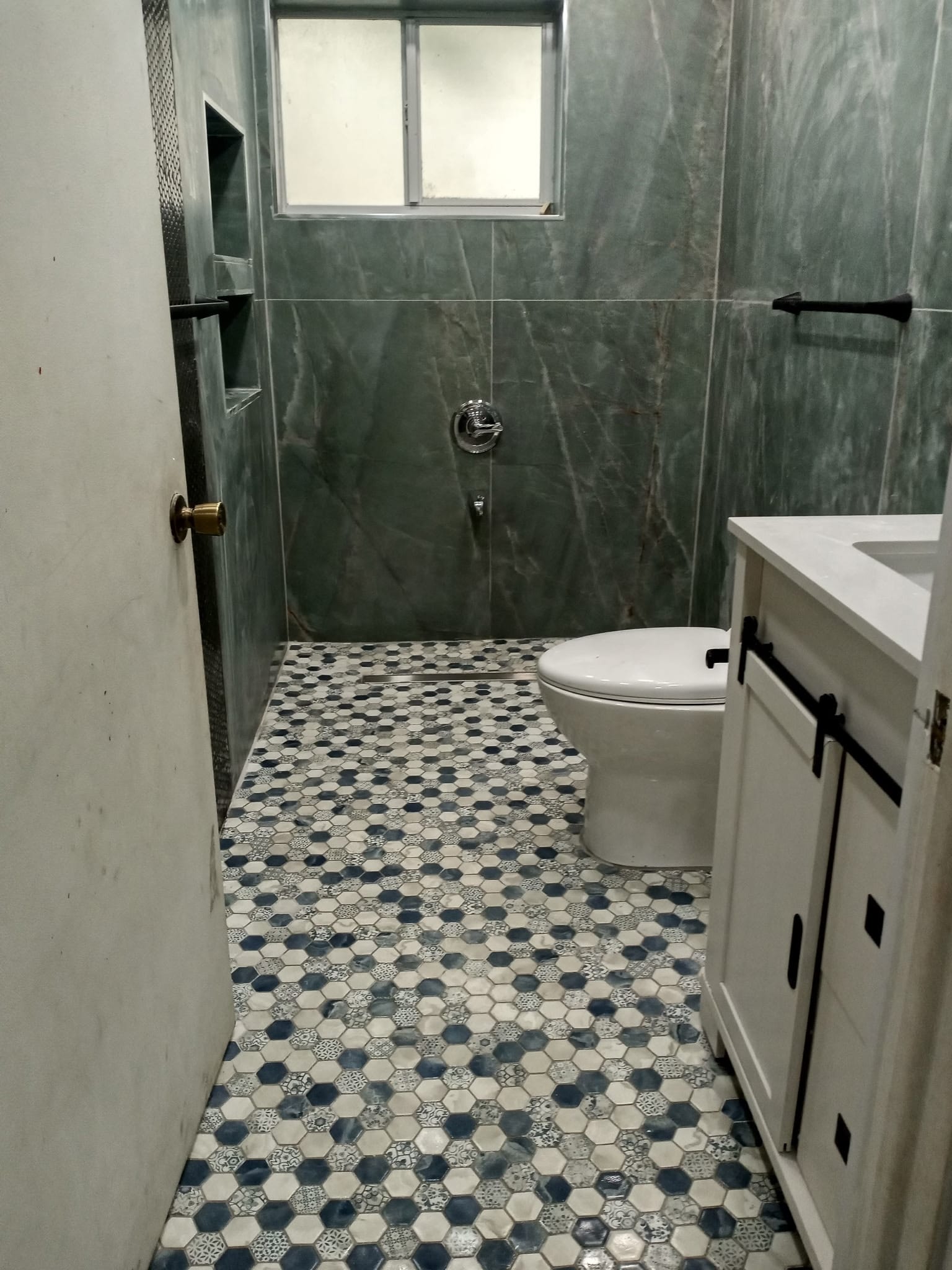 Conversión de tina a ducha terminada en una casa de Miami